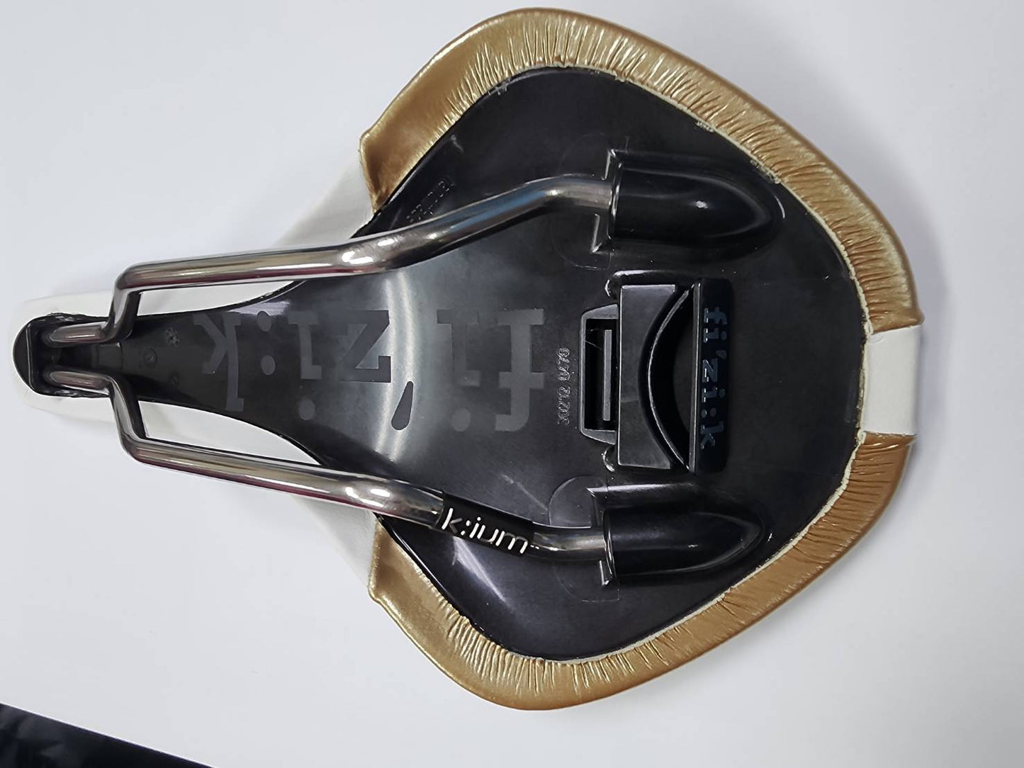 Fizik Antares K:um Rail Racing Saddle Royal Gold with White 197g