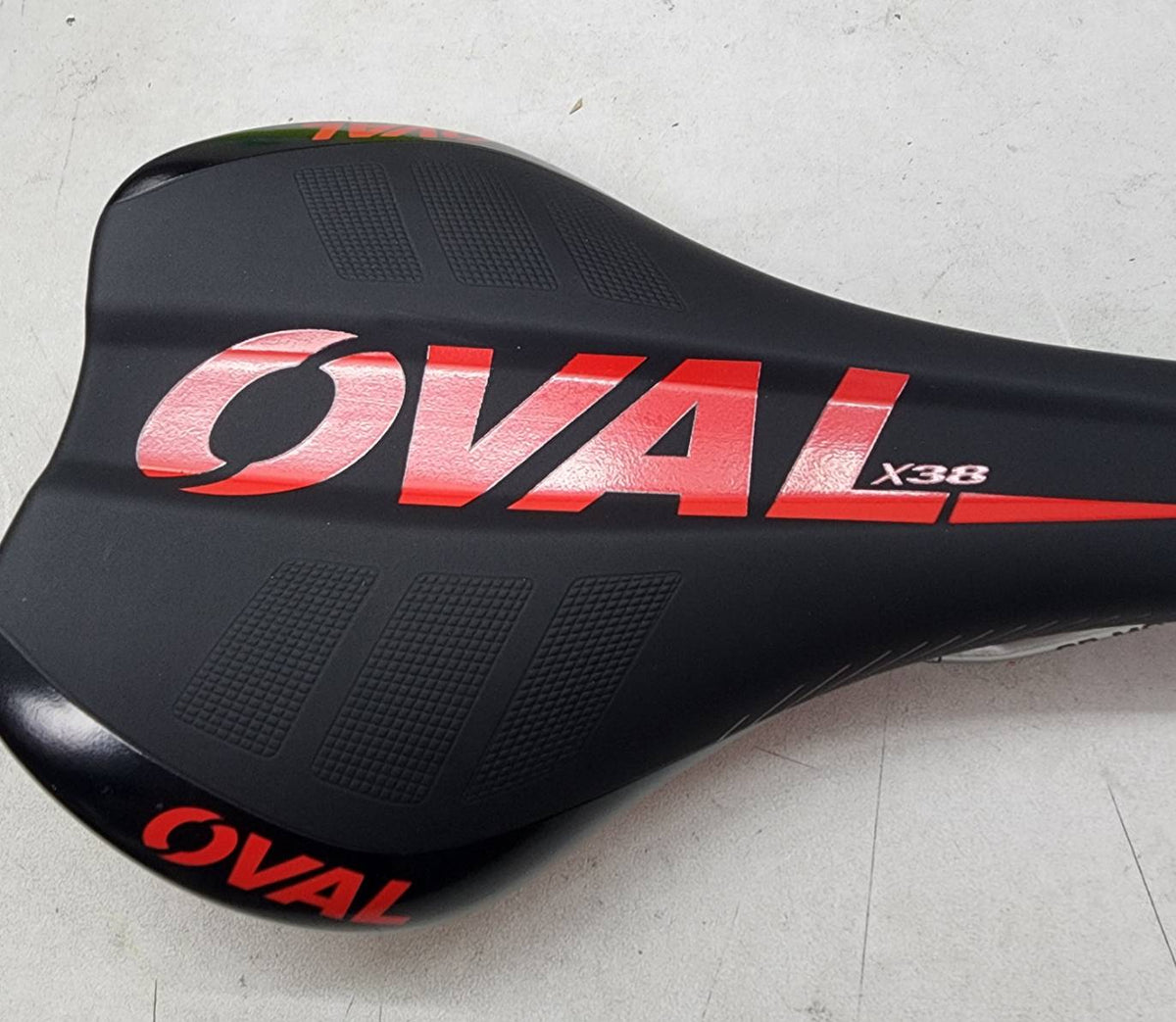 OVAL X38 Road MTB eBike Bicycle 275x145mm Cr-Mo Rail Seat Black Seat w/Red ( OV1-X38)