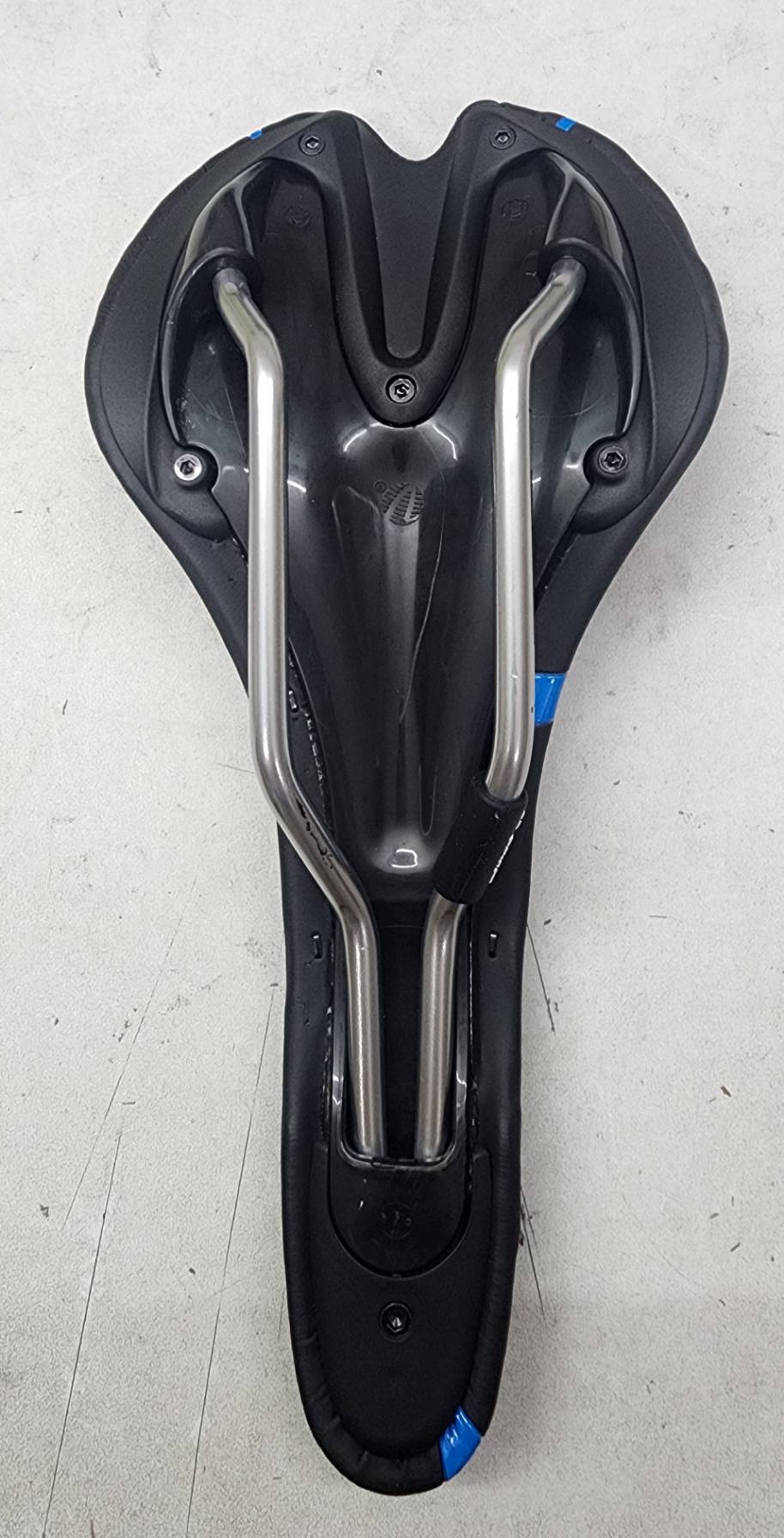 OVAL 400 Road MTB eBike Bicycle 270x130mm Black Seat w/Blue  ( OV18)