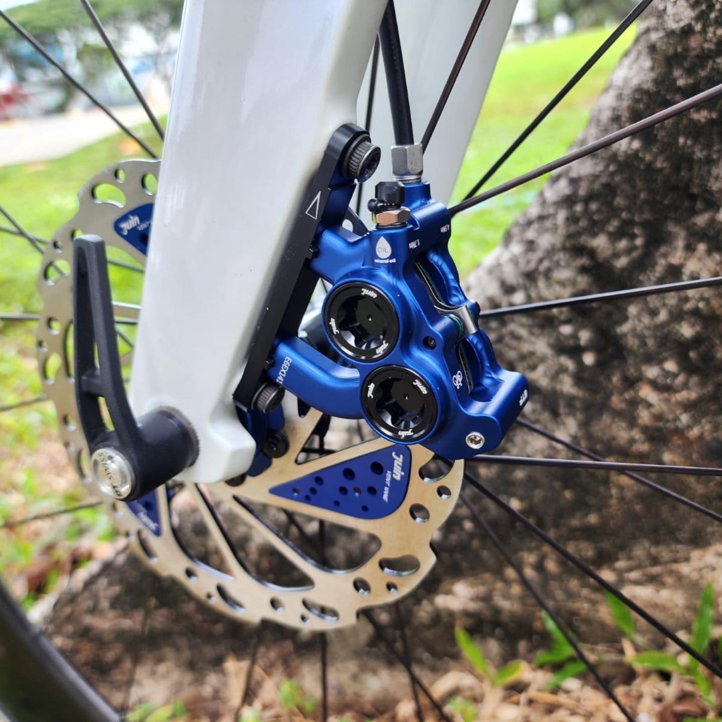 Juin Tech ETF 4-Piston Flat Mount Hydraulic Brake Calipers 160mm E-Bike Blue