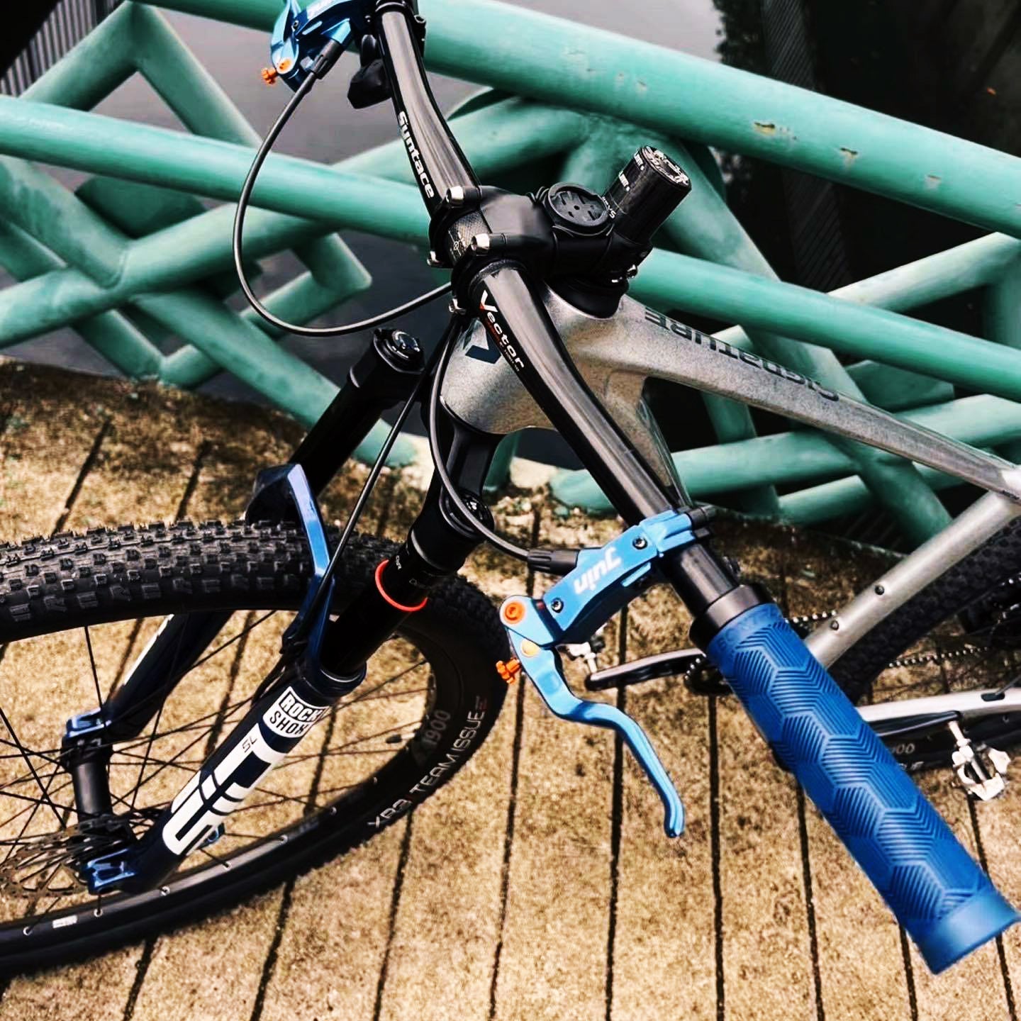 Juin Tech DB2 Mountain Bicycle Hydraulic Disc Brake Set w/160mm rotors Blue