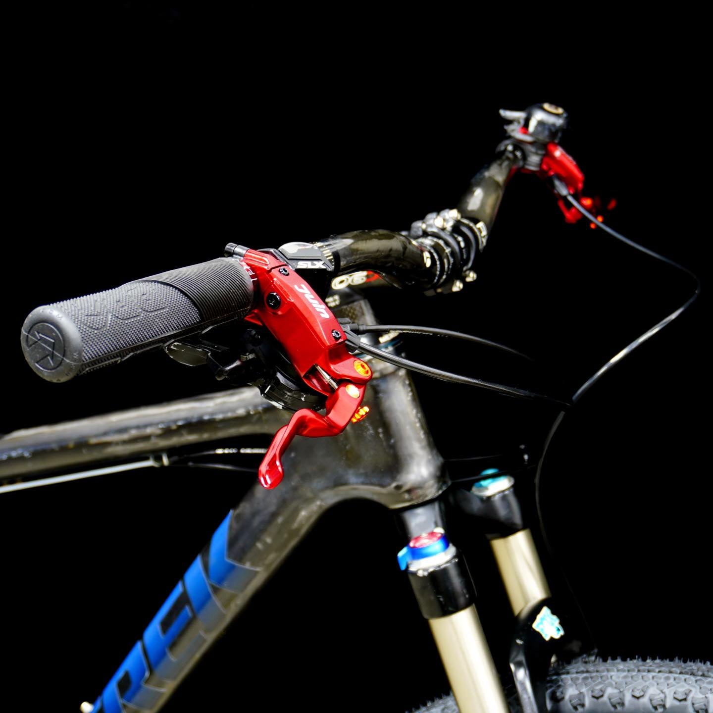 Juin Tech DB2 Mountain Bicycle Hydraulic Disc Brake Set w/160mm rotors Red